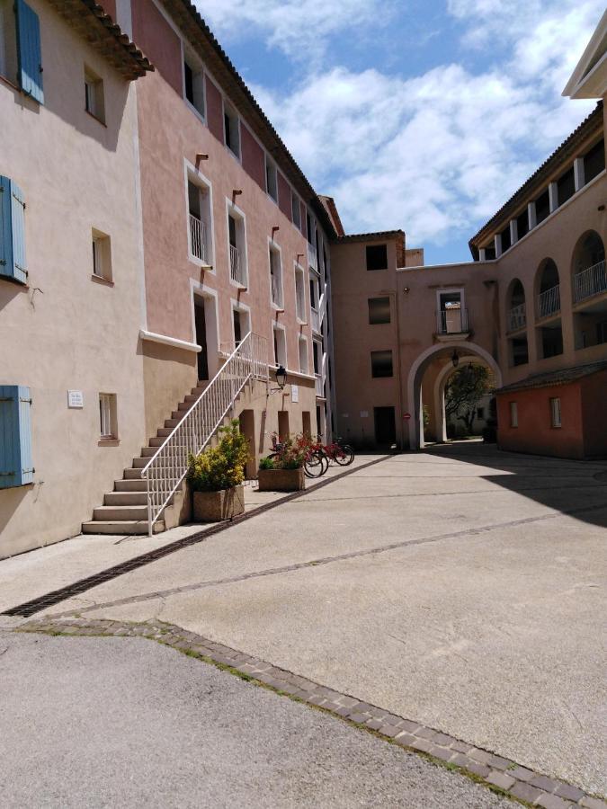 Appartement T2 Avec Piscine A 100 M De La Plage ซิ-ฟูร์-เล-ปลาจ ภายนอก รูปภาพ