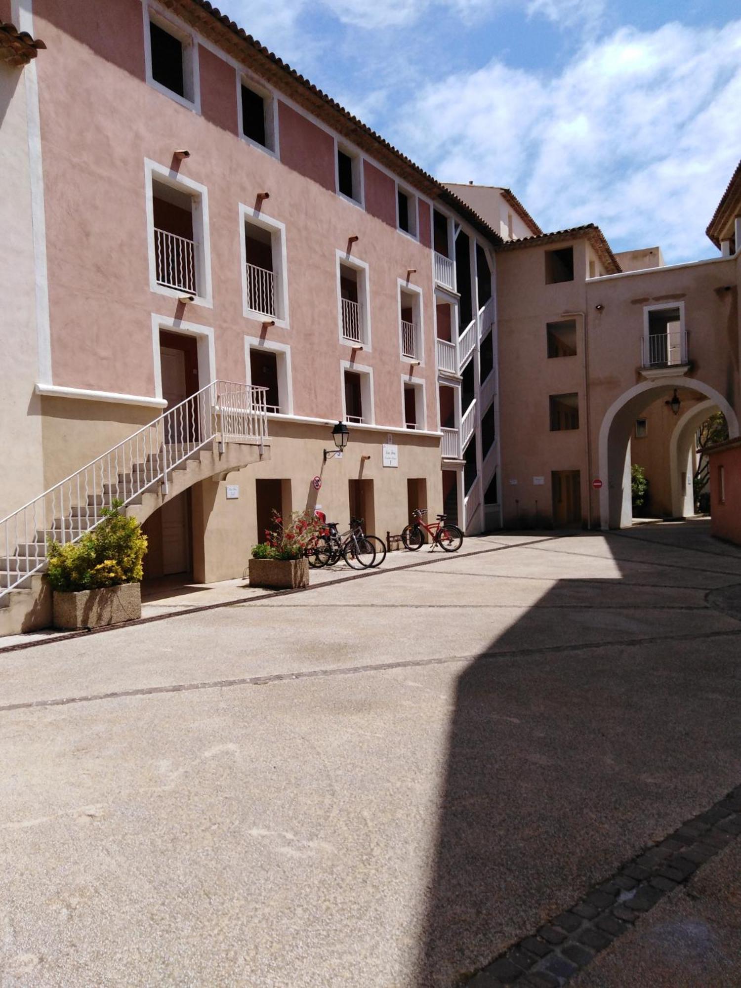Appartement T2 Avec Piscine A 100 M De La Plage ซิ-ฟูร์-เล-ปลาจ ภายนอก รูปภาพ